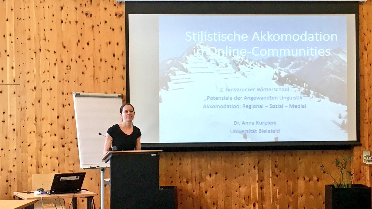 dpfu's tweet photo. Jetzt kommt dieses Internet ins Spiel: Anna Kurpiers stellt ihre Dissertation vor, es geht um stilistische #Akkommodation in Online-Communities (zum Thema Skifahren, wie passend) #PAL2017 https://t.co/Y2OnbAOhUA