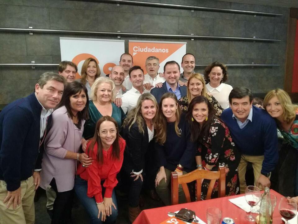 Mariola42's tweet photo. Gracias a todos los compañeros de @CsCastellon_C por vuestro cariño y cercanía y por la fantástica cena de equipo. Gracias a @mrhciudadanos por acompañarnos #EquipoBuenTrabajo https://t.co/pRrWnHjlBS
