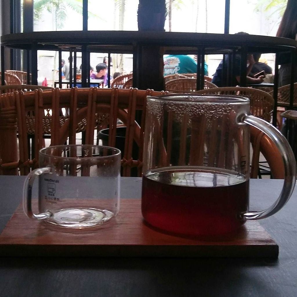 andi_hadinoto's tweet photo. Family time is having and sharing coffee together ☕
.
#coffeeforeveryoccasion #coffeetime #coffee #blackcoffee #kopihitam #kopi #Ethiopia #coffeelovers #sukangopi #passionforcoffee #penikmatkopihitam #PourOverCoffee
#FamilyTime
#simplecoffee #simpl… https://t.co/CyZPIO4pZX https://t.co/czF5VJqMua