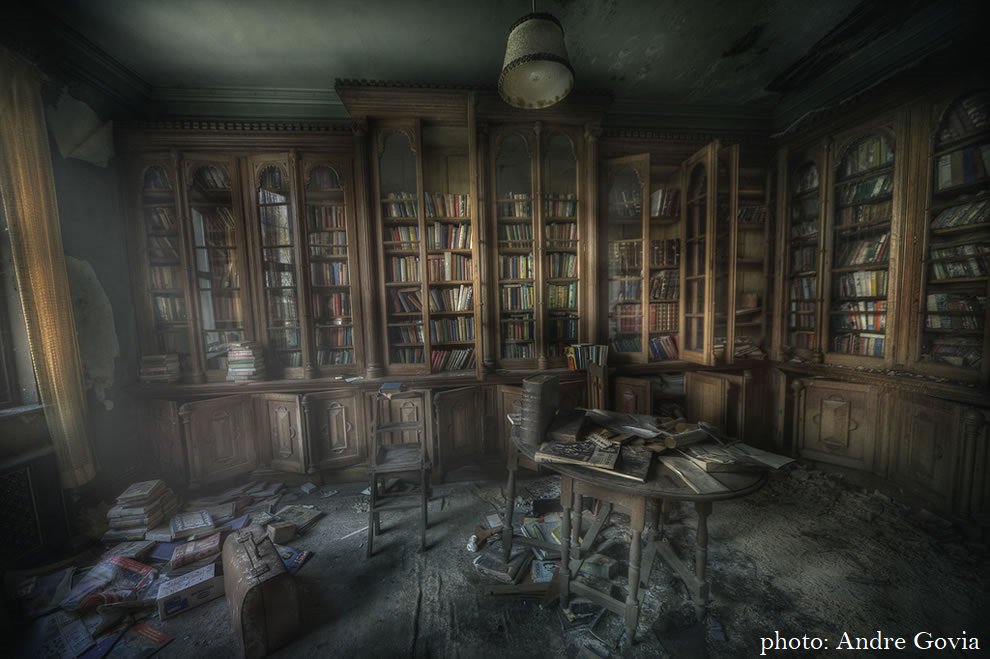 LexiIsAWriter's tweet photo. "Educators speak of legendary books people often used before search engines came to existence. Brittle, yellowed pages that fill a room with a musty stench. Heavier than a small chil—"
"Would you just help us look for a dictionary, already?" #Words2Show #SciFanSat #SciFiSat https://t.co/ZVBNL4Q8mG