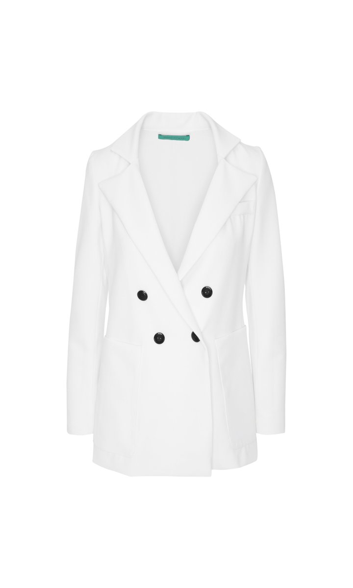 White jacket 🐼 #blackandwhite #chaquetadc #davidchristian ow.ly/ckH530gITGL