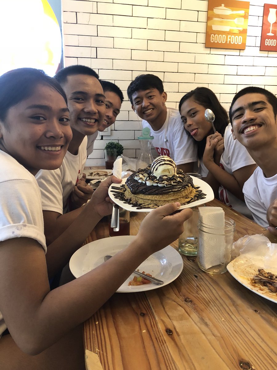 crosscourtph's tweet photo. Thanks @AllysAllDay for today’s #BarangayCreamlineVolleyFiesta lunch for our coaches and staff. 

Best breakfast all day, everyday. 👌🏼🏐 https://t.co/vgbaKzrene