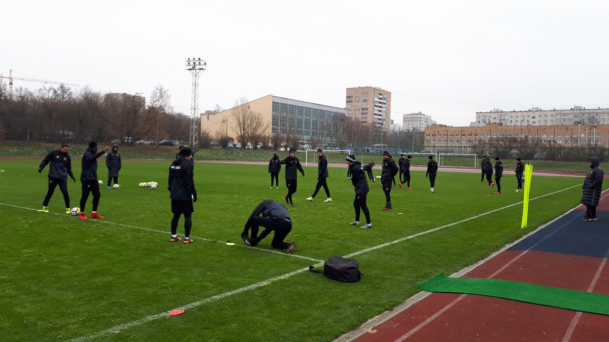 GermanHolywell's tweet photo. Перед вылетом в Казань тренируемся на Октябре #РубинЦСКА https://t.co/ToiSH7zTyG