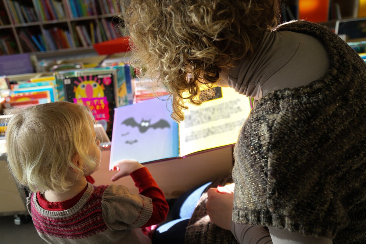 Festival_RayonF's tweet photo. Rendez-vous dans quelques instants à l'Alpha pour une lecture de contes qui fera frissonner les plus petits !
https://t.co/jLCfYSoJhm https://t.co/uJt9wDcJNd