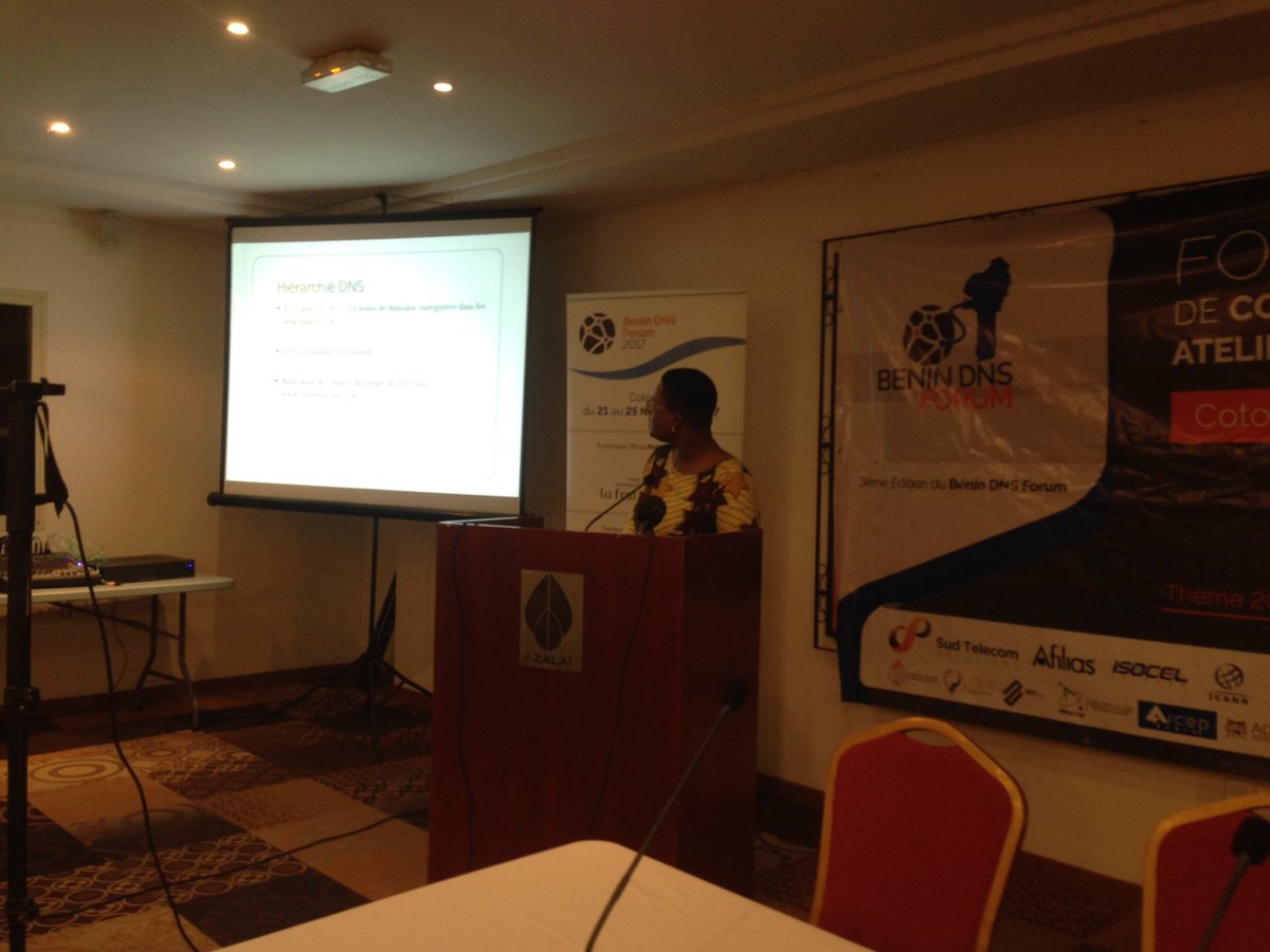 benindnsforum's tweet photo. " DNS 101 : Introduction au DNS " par @ornellagankpa d'@isocelofficiel #WomanDNS #BeninDNS https://t.co/SYo20SHR3X
