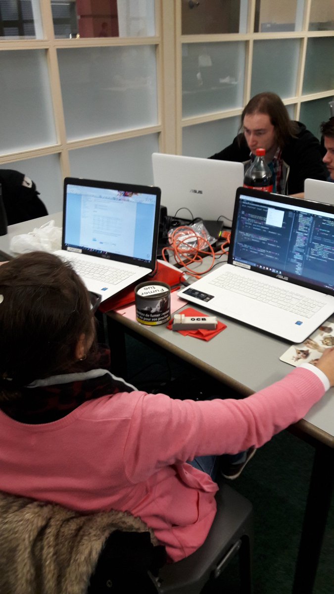AccessCodeOFP's tweet photo. #hackathonFIMU On commence à voir les projets se dessiner nos apprenants et anciens sont sur la bonne voie pour livrer de beaux projets ce soir à 17h00 https://t.co/puvL2qDdZA
