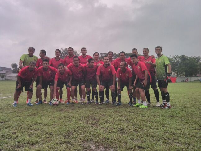 we_aremania's tweet photo. Alumni #Arema dan #Persema plus plus vs PSBL mBuluLawang di Lap Bululawang now! https://t.co/xxioAz4T9V