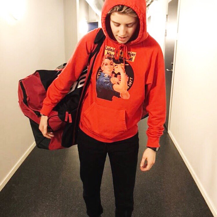 MariaOmberg's tweet image. Drar till Piteå på match med livets hoodie