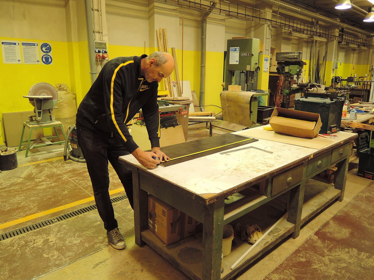 openair2015's tweet photo. Dragan working on his installation 📏🔨
#penairpilsen #depo2015 #BLIKBLIK https://t.co/CVpTQboePq
