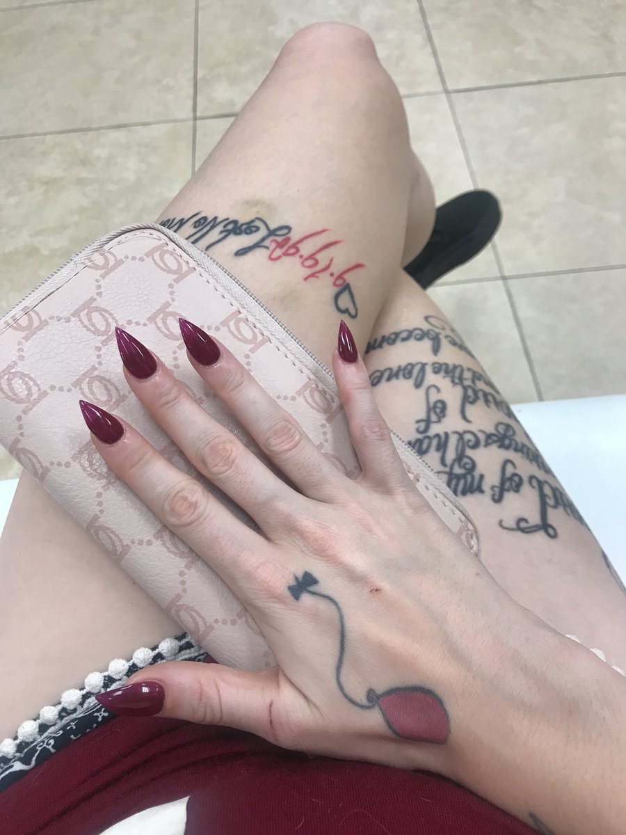 FindomSupreme's tweet photo. #FindomSupreme
🔪@Goddess_Rosee🔪
#findom #paypigs
@rtfindom @rtfeet @rtdumb @rtserf @rtlame @rtp1g @rt4fd @rt_feet @DirkHooper @rt_pig @RT_Pup @slavetodoms @RTAlex_1 @rtp37 @RTFindomPromo @tonybobo3 @find0m @underdeskloser https://t.co/PimwvmdumY