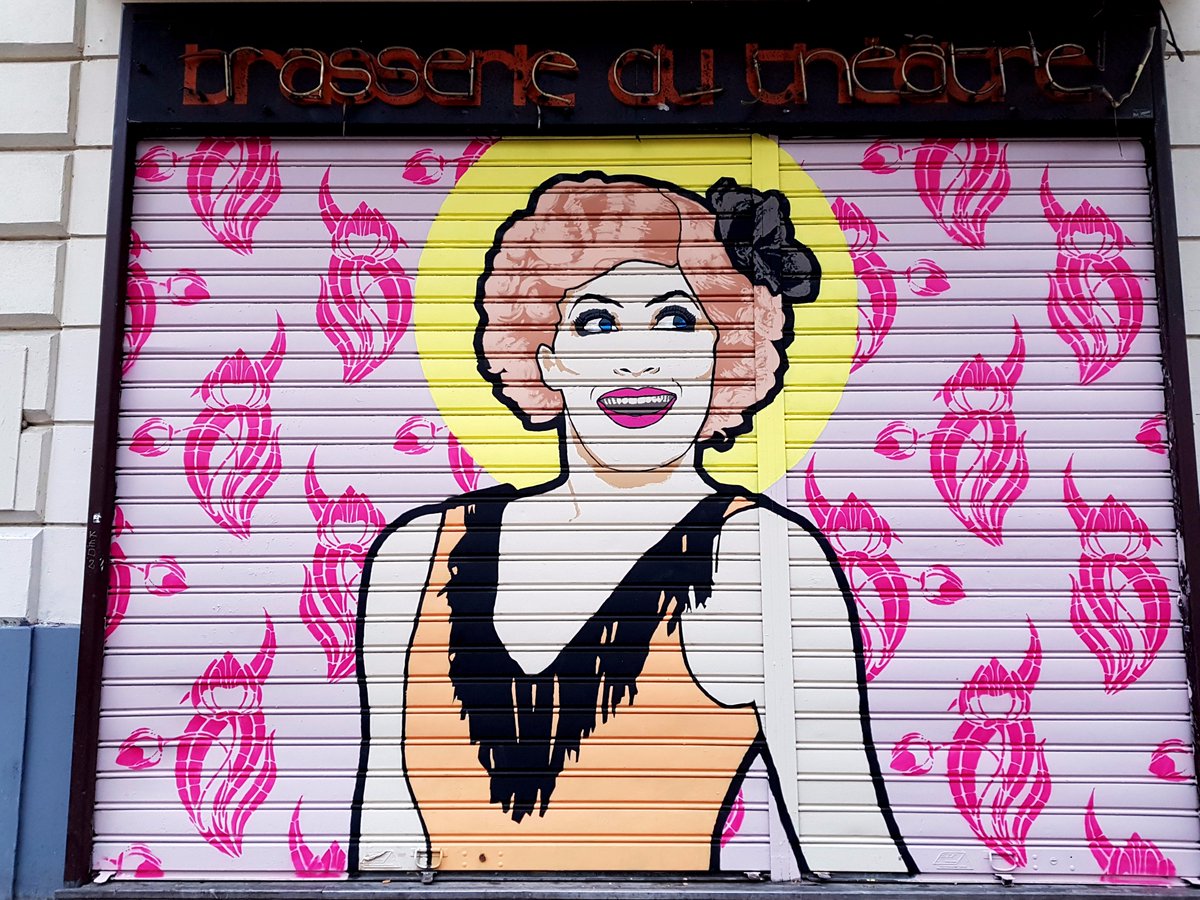 TOURISMEMARSEIL's tweet photo. Sur le haut de la #Canebière,  6 fresques très flashy avec notamment au n°152 l'installation de "#Marseille Concert" et du "Bureau des Guides" qui réunit des artistes-marcheurs et de nombreux collectifs d’architectes et artistes-constructeurs. https://t.co/Vn3aJ4Cz7Y