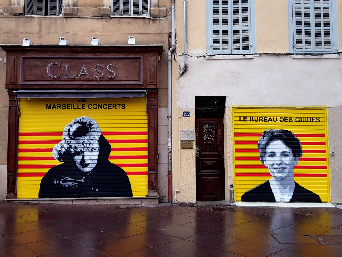 TOURISMEMARSEIL's tweet photo. Sur le haut de la #Canebière,  6 fresques très flashy avec notamment au n°152 l'installation de "#Marseille Concert" et du "Bureau des Guides" qui réunit des artistes-marcheurs et de nombreux collectifs d’architectes et artistes-constructeurs. https://t.co/Vn3aJ4Cz7Y