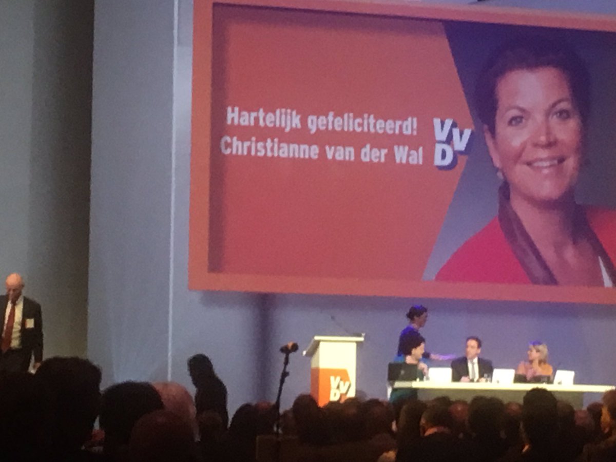Gefeliciteerd aan onze nieuwe voorzitter Christianne van der Wal! Verdiend gewonnen en veel succes!