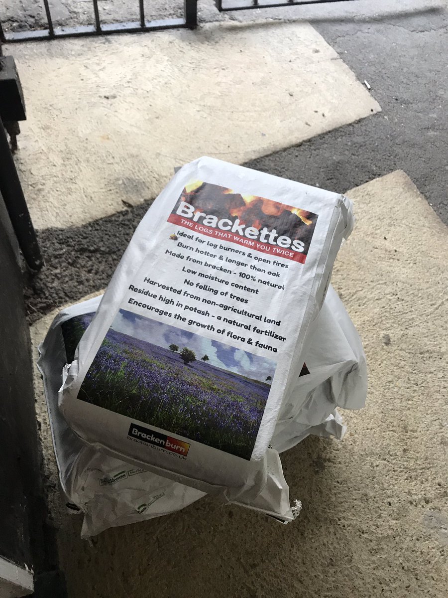 jackabuss's tweet photo. Frosty Victorian rooftops of Downham this morning. Stocking up on @BrackenburnUK  Brackettes (made from bracken). Real slow burners :)X https://t.co/4816OdSNyI