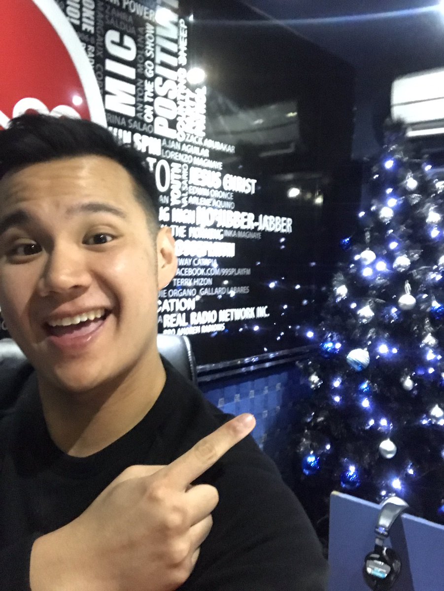 995PlayFM's tweet photo. TIS THE SEASON ❄️
It's a #feelgoodweekend995 with @GabeRoberto! Early Holiday presents in the form of song requests and greets are coming your way! https://t.co/VzPaoBf7Jl