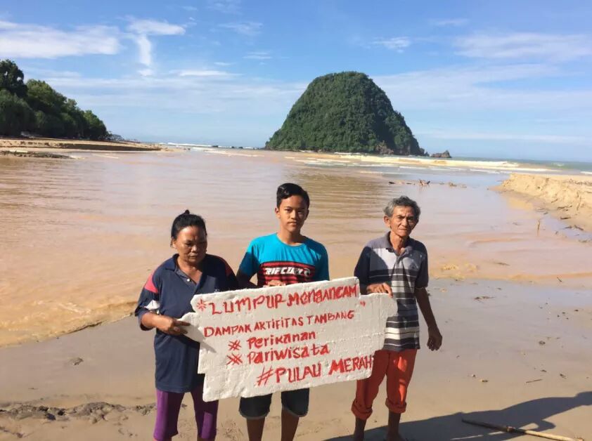 Pulau Merah rusak akibat tambang Tumpang Pitu.
