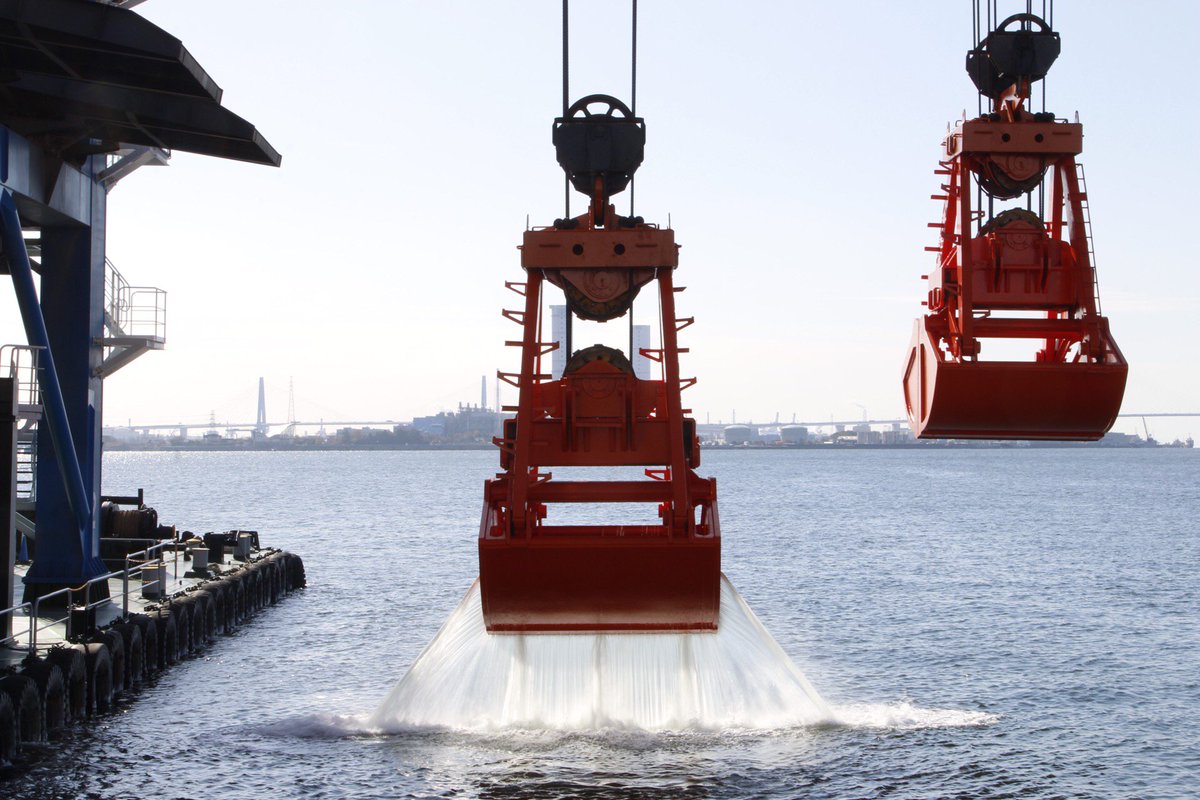 ひびき バケットの水平移動はワイヤーケーブルを繰り出しつつ巻き取る ケーブルカーみたいな感じ