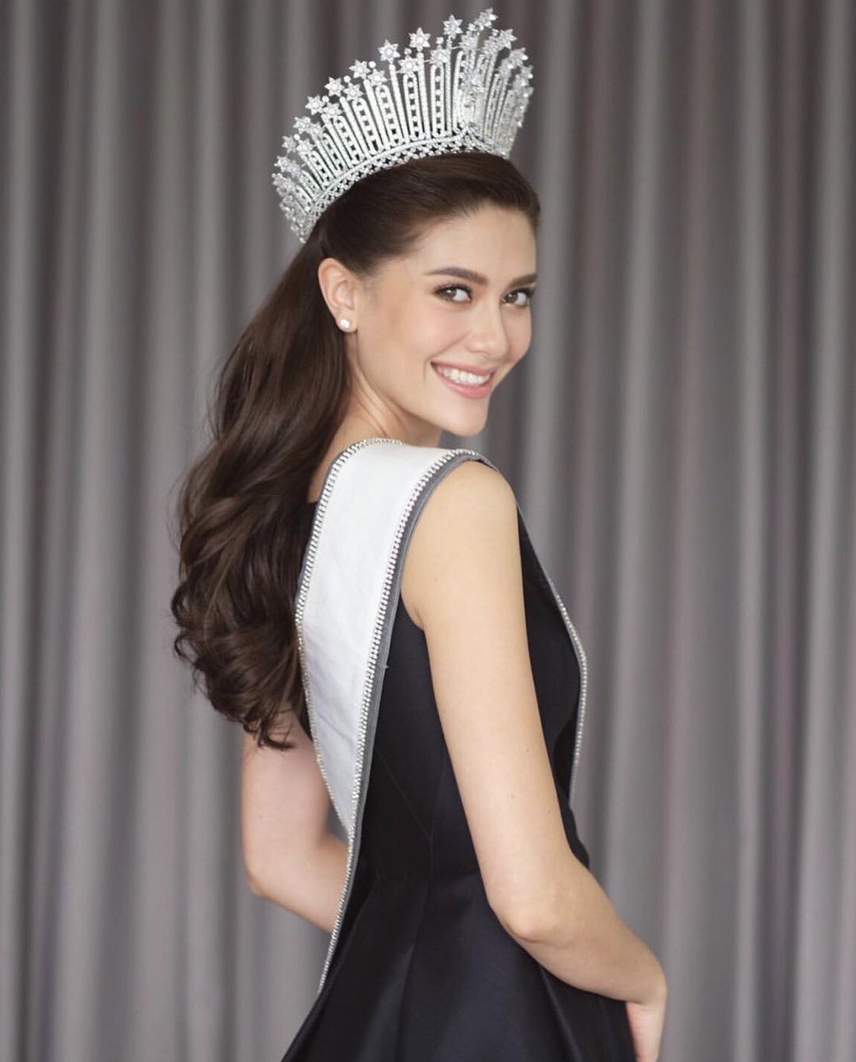 pheungy7's tweet photo. Question:
Favorite accessories?

Maria’s answer:
“I would say...a SMILE 
whatever you wear,
accessories or no accessories,
If you’ve got a smile, it work!” 

ความงดงาม ที่มาพร้อมกับสมองและ EQ 👏👏👏
#MissUniverse #THAILAND https://t.co/cyACgvpWAH