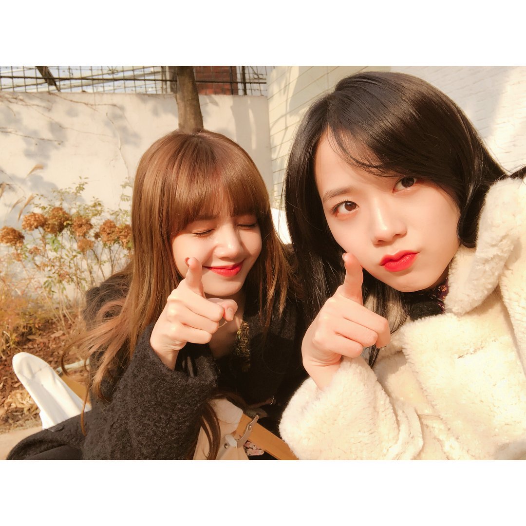 BLACKPINKCNTRAL's tweet photo. [ blackpinkofficial ] #블랙핑크 

#BLACKPINK #JISOO #LISA #BLINK #블핑하우스 #블링크 #기다려 #❤️ https://t.co/OStE6Y04Ly