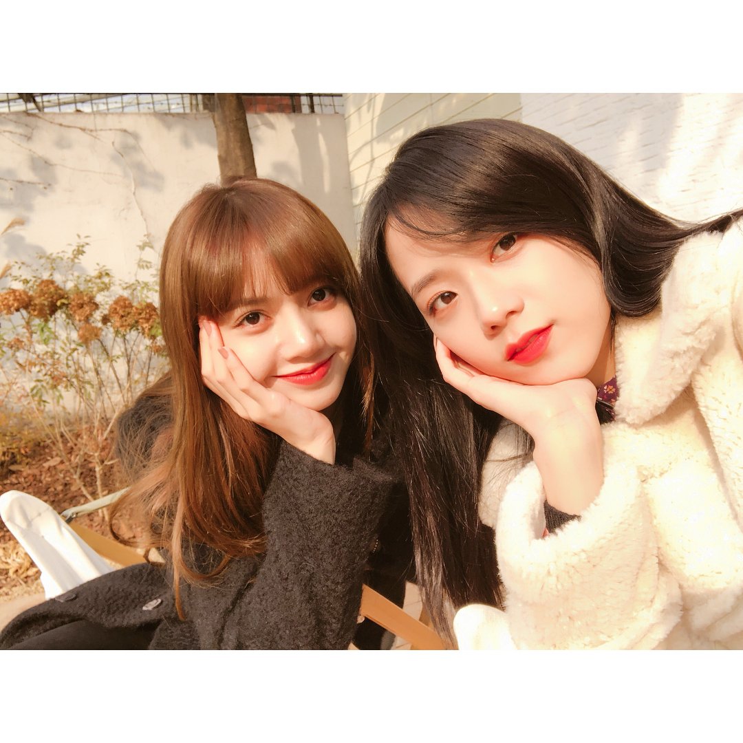 BLACKPINKCNTRAL's tweet photo. [ blackpinkofficial ] #블랙핑크 

#BLACKPINK #JISOO #LISA #BLINK #블핑하우스 #블링크 #기다려 #❤️ https://t.co/OStE6Y04Ly