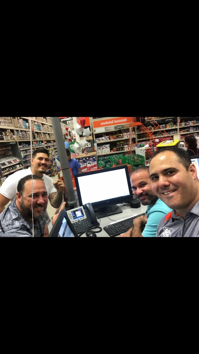 FrankGalindo07's tweet photo. #206strong #bestcompany #1 https://t.co/cXZDaGcpMK