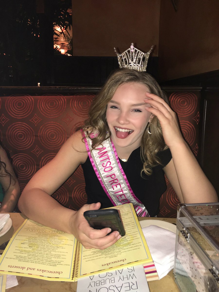 antso_ptqueen's tweet photo. Fun @Cheesecake with @antso_srsh https://t.co/LtUjahQkv0