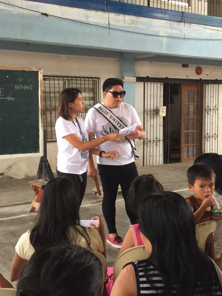 jamesrmendoza's tweet photo. Promoting the Miss Universe pageant  kahit sa community #MissUniverse #PhiIippines https://t.co/4xorn2DBxT
