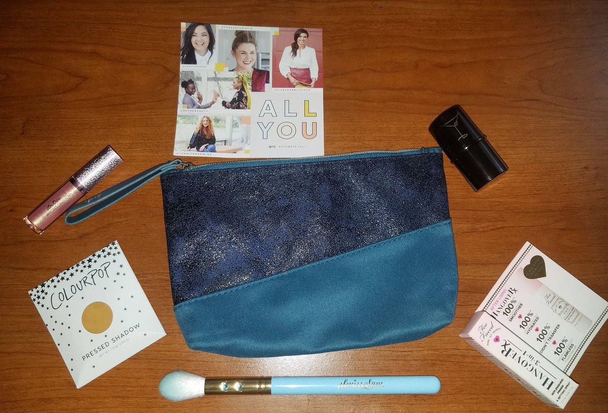 DivinityNykole's tweet photo. I finally got this beautiful baby. And, I must admit I am extremely pleased with this month's bag. Keep up the good work @ipsy.
. .
. .
#ipsy #ipsyglambag #novemberipsy #novemberglambag #ipster #ipsymail #allyou #ipsyallyou #passiondivinityunboxing https://t.co/oMIeQz02lH