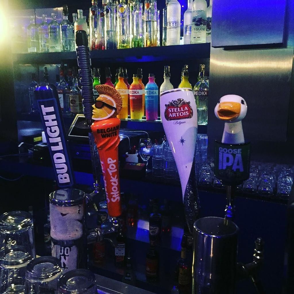 TheGoodNite's tweet photo. Doors are open!! Who’s ready to sing?? #karaoke #thegoodnite #drinkspecials #noho #northhollywood https://t.co/KIMjhKXapH https://t.co/RQsHaOsGbk