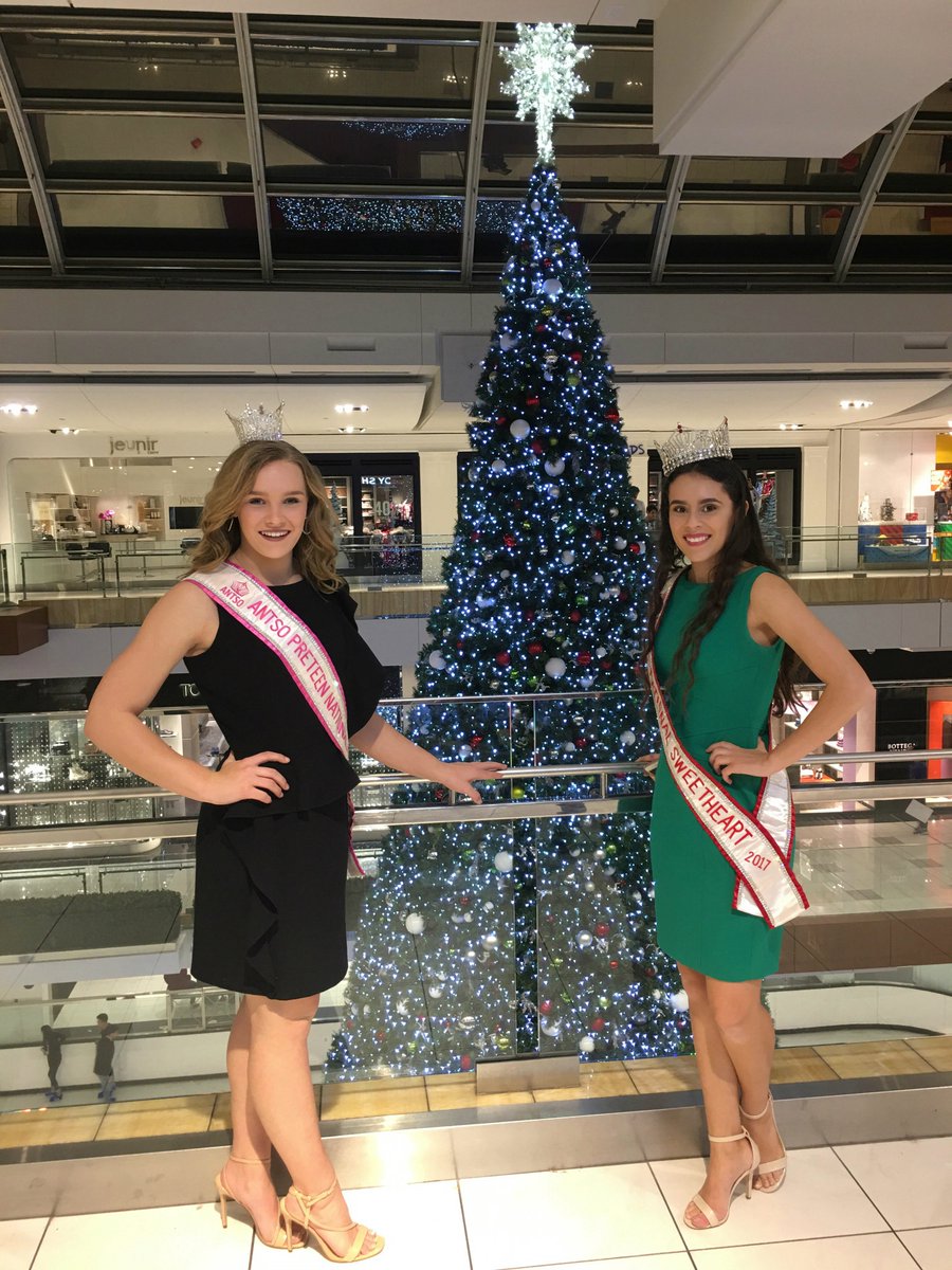 antso_ptqueen's tweet photo. Fun at the Houston Westin Galleria after contestant interviews tonight with @antso_srsh @FieldsRylea @officialANTSO https://t.co/vmwsjSRvOb