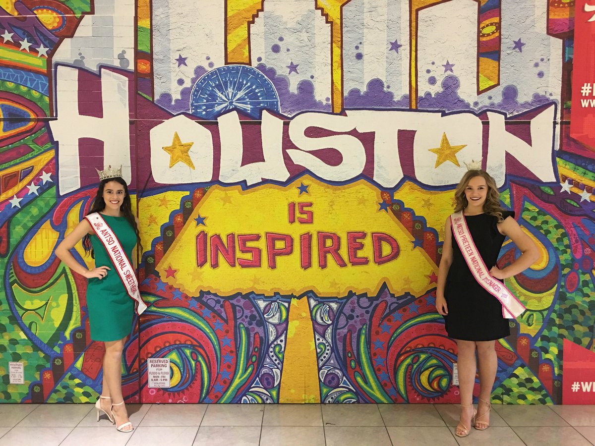 antso_ptqueen's tweet photo. Fun at the Houston Westin Galleria after contestant interviews tonight with @antso_srsh @FieldsRylea @officialANTSO https://t.co/vmwsjSRvOb