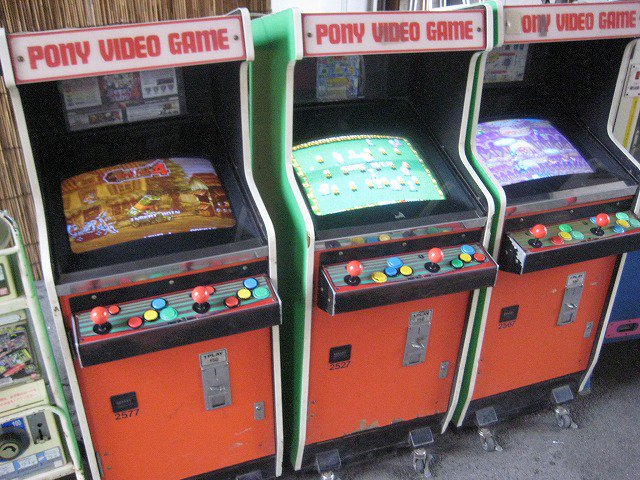 古いゲーセンのゲーム機 これは懐かしい！1980年代の名作アーケードゲームが手のひらサイズの
