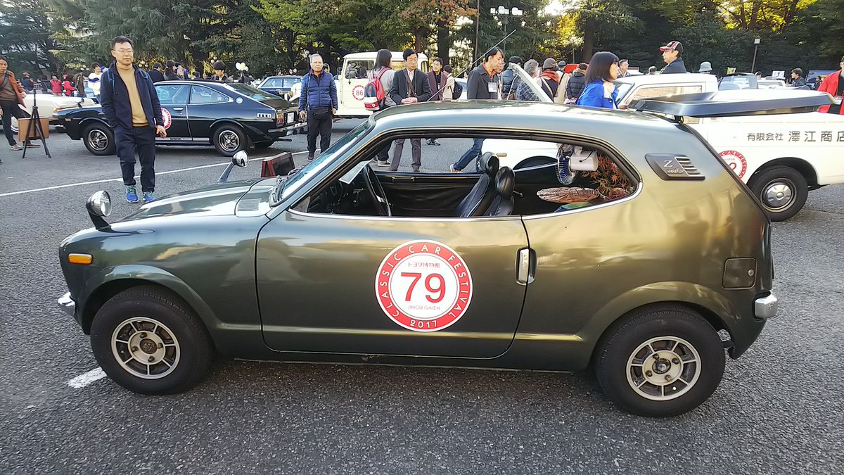 sumio_okabe_'s tweet photo. ホンダ Z ハードトップ GSS 1973年式
初代は空冷でしたが後に水冷になりました。このGSSは最もスポーティーなモデル。ツインキャブ36馬力を9000回転で発生最高速は120kg/hを誇ります。
水中メガネってこんな風に開くんだ!
#CCF2017 https://t.co/JLQLmCsJet