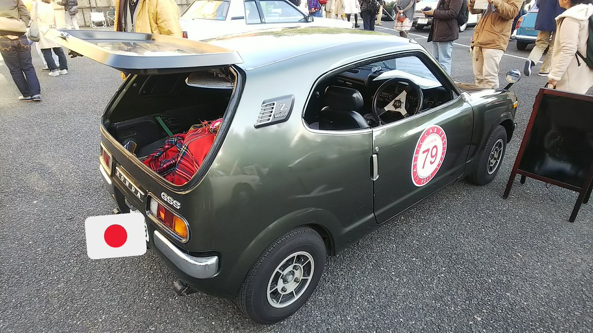 sumio_okabe_'s tweet photo. ホンダ Z ハードトップ GSS 1973年式
初代は空冷でしたが後に水冷になりました。このGSSは最もスポーティーなモデル。ツインキャブ36馬力を9000回転で発生最高速は120kg/hを誇ります。
水中メガネってこんな風に開くんだ!
#CCF2017 https://t.co/JLQLmCsJet