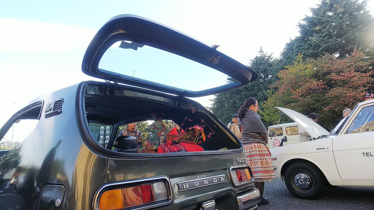 sumio_okabe_'s tweet photo. ホンダ Z ハードトップ GSS 1973年式
初代は空冷でしたが後に水冷になりました。このGSSは最もスポーティーなモデル。ツインキャブ36馬力を9000回転で発生最高速は120kg/hを誇ります。
水中メガネってこんな風に開くんだ!
#CCF2017 https://t.co/JLQLmCsJet