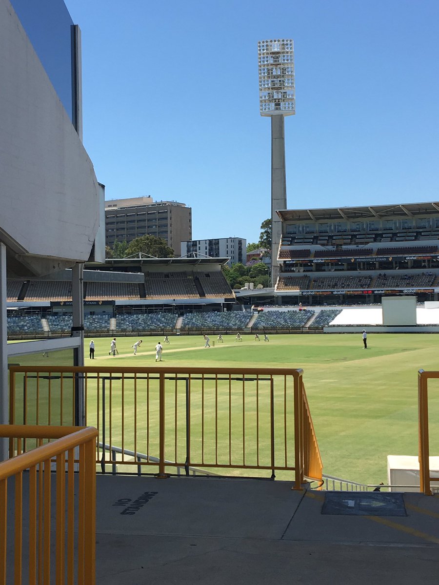 DeanClairs's tweet photo. Stunning day at the @WACA_Cricket #notrealwork @Mix945Perth @ScorchersBBL @perthbrk https://t.co/NajHcIn0cs