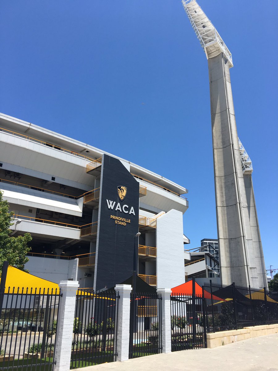 DeanClairs's tweet photo. Stunning day at the @WACA_Cricket #notrealwork @Mix945Perth @ScorchersBBL @perthbrk https://t.co/NajHcIn0cs