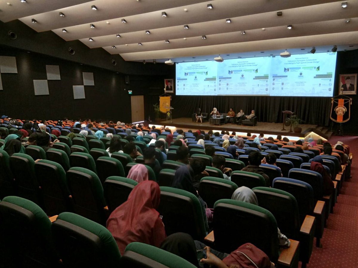NARASASTRA_'s tweet photo. Sedang berlangsung: Seminar dan Talkshow UI YEA di Auditorium Vokasi UI. https://t.co/M8xRZu3aA0