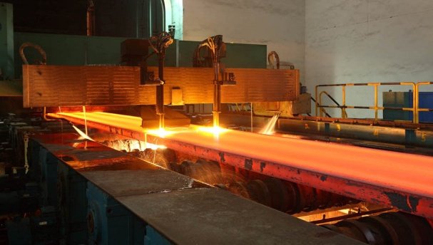 JindalSteel_In's tweet photo. India’s widest slab caster at #JSPL Raigarh has achieved a #WorldRecord of highest 42 heats in a day and 16 heats in a shift on 24Nov with lowest casting time of 31 mins, having a capacity of 1.29 MTPA with 3000 mm wide and 300 mm thickness section. https://t.co/quj2E8BQdj
