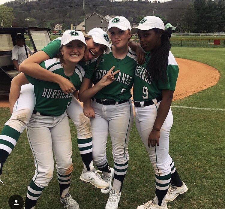 WhitneyR_'s tweet photo. HAPPY BDAY MIMI! U were easily the best wide receiver a QB could ask for! Also #thankful this is the last yr of softball workouts! https://t.co/MQEgt7mFXg