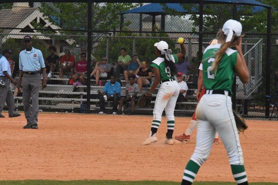 WhitneyR_'s tweet photo. HAPPY BDAY MIMI! U were easily the best wide receiver a QB could ask for! Also #thankful this is the last yr of softball workouts! https://t.co/MQEgt7mFXg