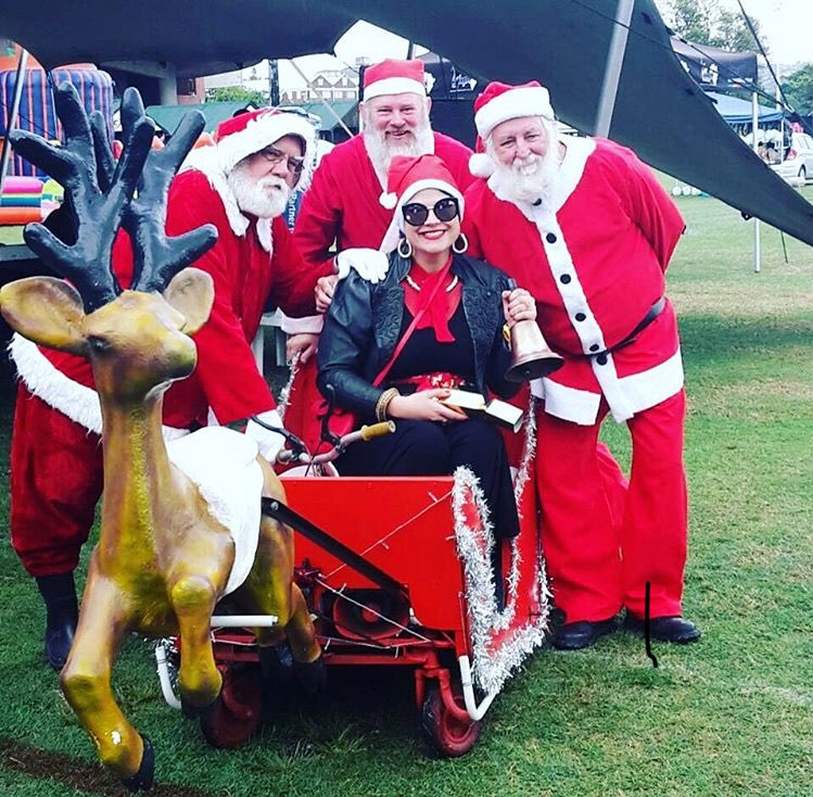 SharksRugby's tweet photo. Getting into the festive spirit for today’s Santa Run! 🎅 🏃
#HoHoHo
#ShowUsYourSanta
#TheSantaRun
#CrackerTime
#SantaRun2017 https://t.co/KkmJACM14j