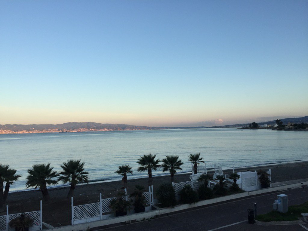 La Sicilia vista da Reggio