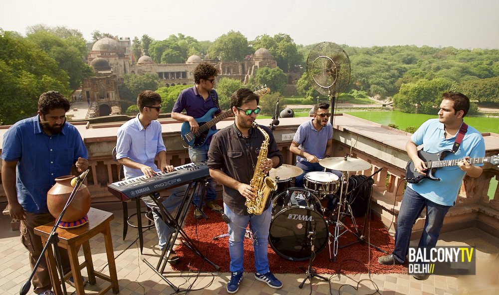 *Now Showing* Fresh, new episode from our collab with the good folks at Antisocial | Hauz Khas Social | <a href="/SocialOffline/">SOCIAL</a> feat. The Revisit Project. Watch them play 'No One Gets Me', an unreleased track from their upcoming album exclusively on <a href="/BalconyTV/">BALCONY</a>.  youtube.com/watch?v=rcvtXl…