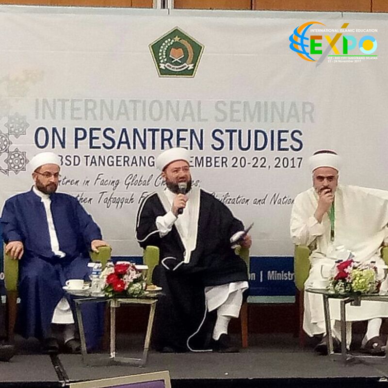 PendisKemenag's tweet photo. Pakar Islam Lebanon, Dr. Fahdi Alamudin: Pesantren membentengi NKRI dari ekstrimisme dan pengaruh Islam transnasional. @ IIEE 2017 ICE, BSD City (21/11). #IIEE2017 https://t.co/XkJ8wWVdHv