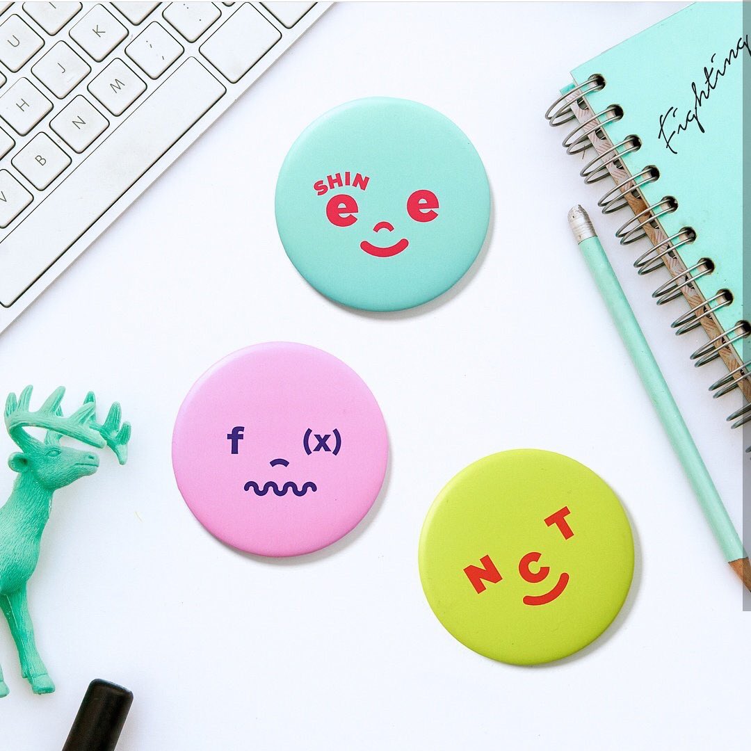 tiny_nicha's tweet photo. Pla RT!!! รับหิ้วกระจกSUMนะคะ ทุกศิลปินเลย ราคา220บาท ส่ง40/60 ถึงไทยวันจันทร์ค่ะ สนใจเมนชั่นสั่งด่วนค่ะ!!! #ตลาดนัดexo #ตลาดนัดnct #sum #exo #superjunior #nctdream #redcelvet #shinee #boa #tvxq #gg #fx https://t.co/hkSSWbJaFB