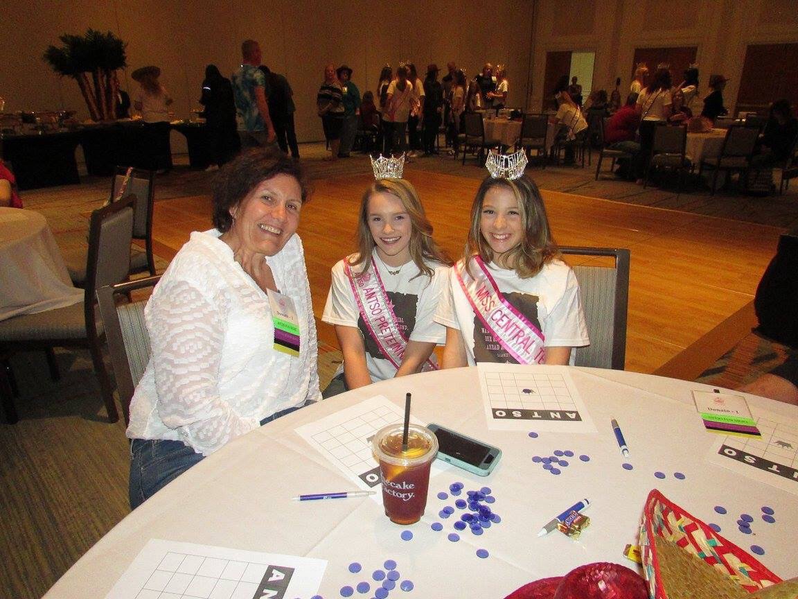 antso_ptqueen's tweet photo. You meet the best people in pageantry. Love this mother daughter duo! @officialANTSO https://t.co/rnjy4q6imC