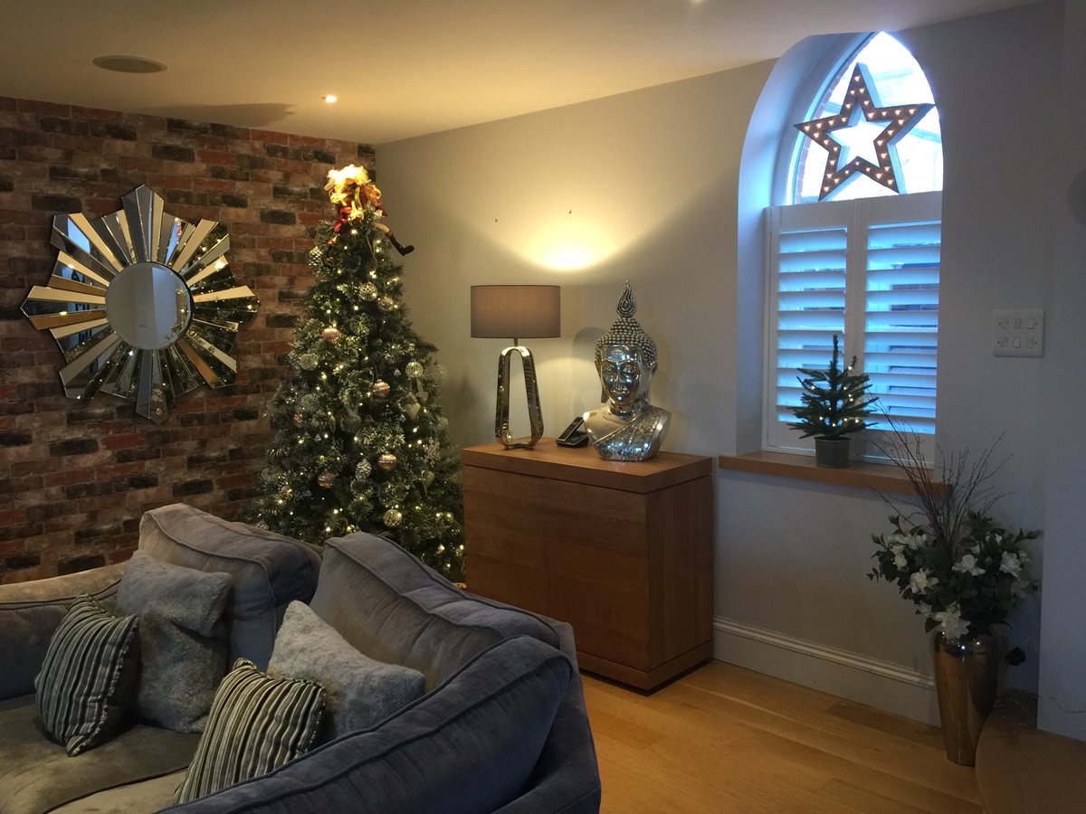 WoodstockInter's tweet photo. Transform your home this Christmas with our furniture.       20% off ends soon #sofas #paintedfurniture #homeoffice #tables #bedroom https://t.co/t7uZGejUU8
