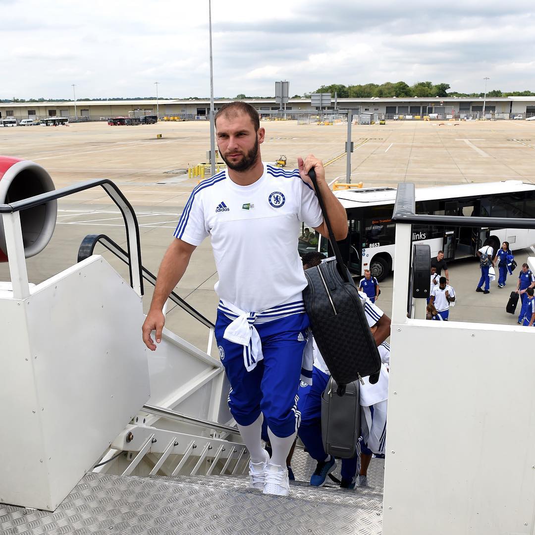 ComeOnEngland21's tweet photo. Boarding the plane to Montreal! ️ #CFCTour #CFC #Chelsea... #ChelseaFC - https://t.co/fJ3iZZVh6a https://t.co/PfqhKSIfj8