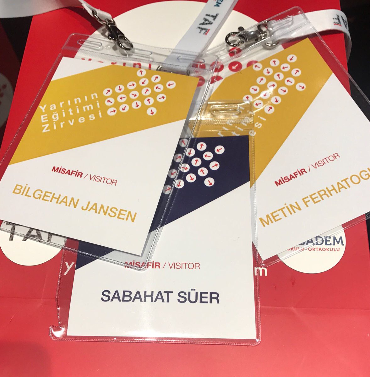 Eğitimle başlayan bir haftasonu daha <a href="/bahcesehir_k12/">Bahçeşehir Koleji</a> lise ekibi olarak büyük bir heyecan ve enerjiyle yerlerimizi aldık 👍🏻 #YarınınEğitimi yarininegitimizirvesi.com #egt